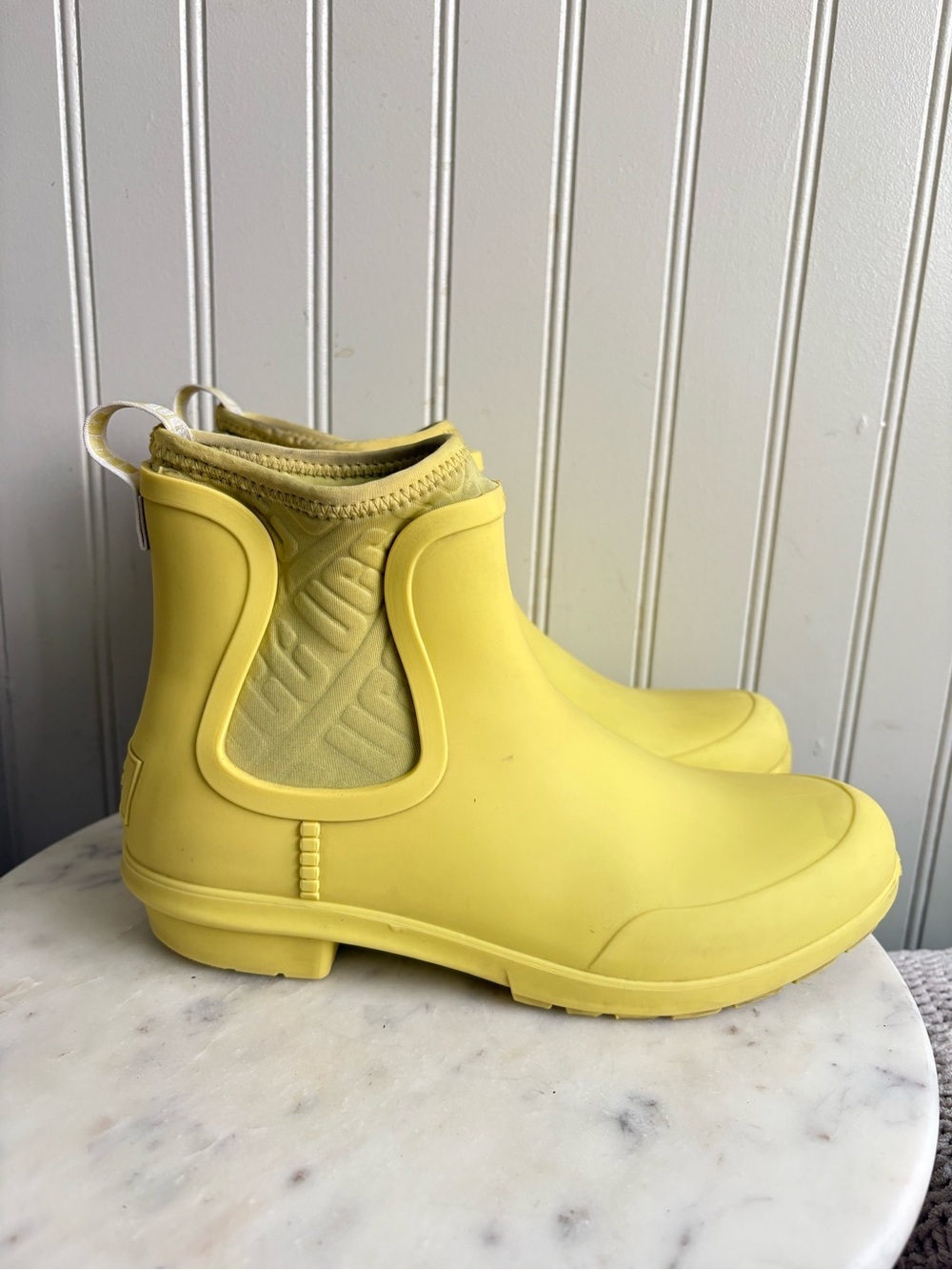 UGG Chelsea Ankle Rain Boots Women’s 6 Yellow Rubber Outdoors Autumn Winter Boho